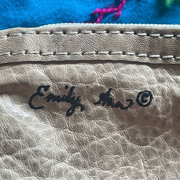 Fabulous collectible leather Emily Ann quilted handpainted bag. Apx 6 x 7”. - Picture 7 of 11